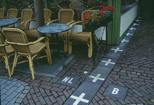 Cafe Border